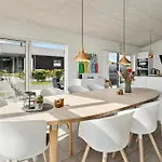 Three-bedroom In Semesterbostad