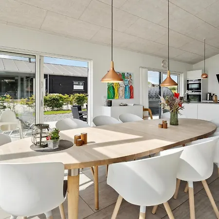 Three-bedroom In Holiday home