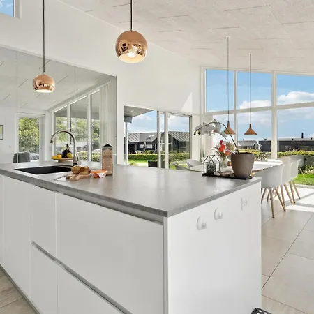 Three-bedroom In Feriehus *